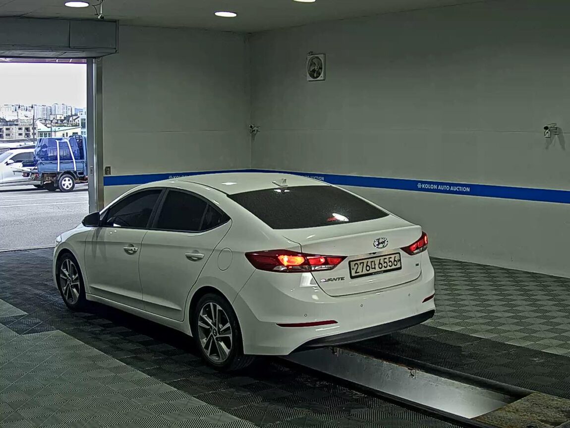 HYUNDAI AVANTE AD 1.6 GDi VALUE PLUS 2018 - zdjęcie 6