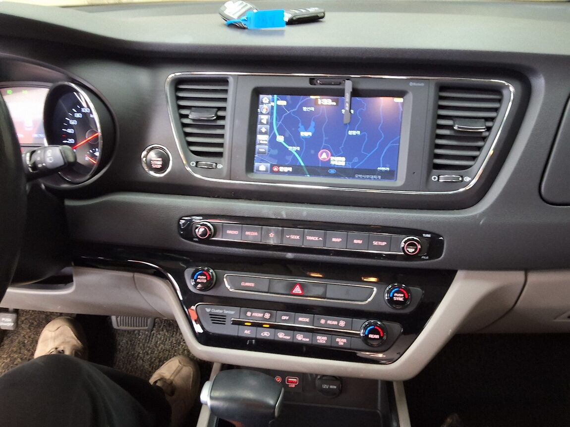 KIA THE NEW CARNIVAL 9-SEATER DIESEL LUXURY 2019 - zdjęcie 24