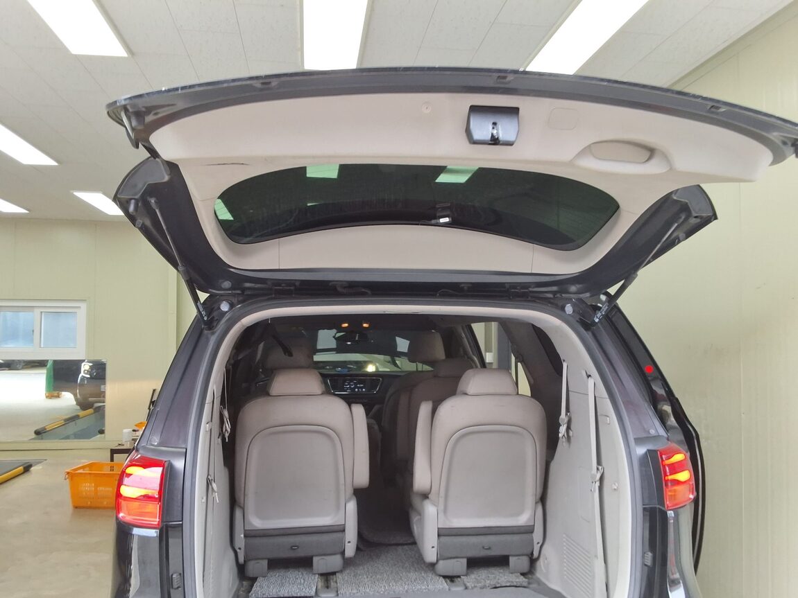 KIA THE NEW CARNIVAL 9-SEATER DIESEL LUXURY 2019 - zdjęcie 16