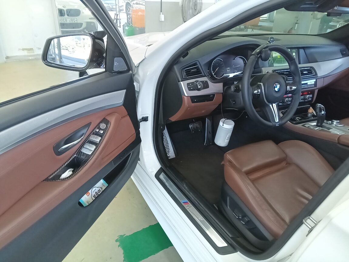 BMW 5 SERIES (6TH GEN) 520d M SPORT 2013 - zdjęcie 10