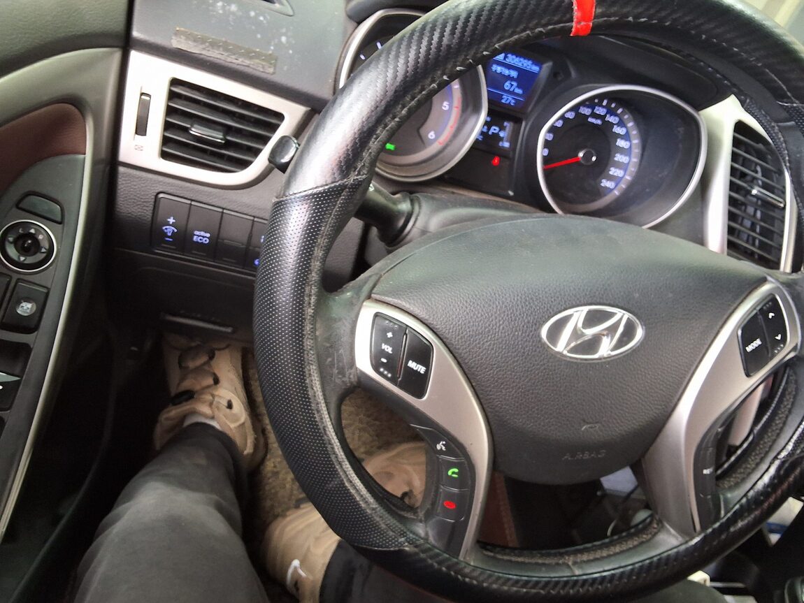 HYUNDAI NEW i30 1.6 VGT UNIQUE 2012 - zdjęcie 23