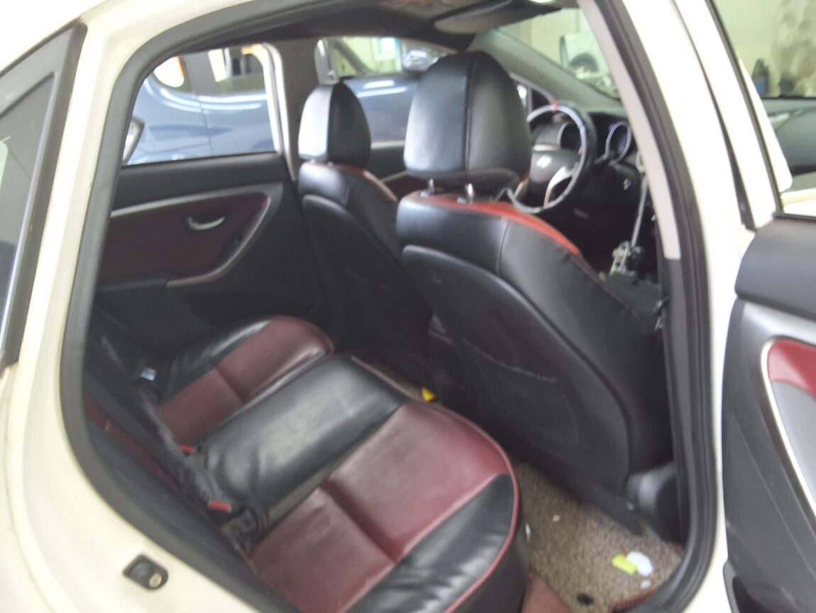 HYUNDAI NEW i30 1.6 VGT UNIQUE 2012 - zdjęcie 15