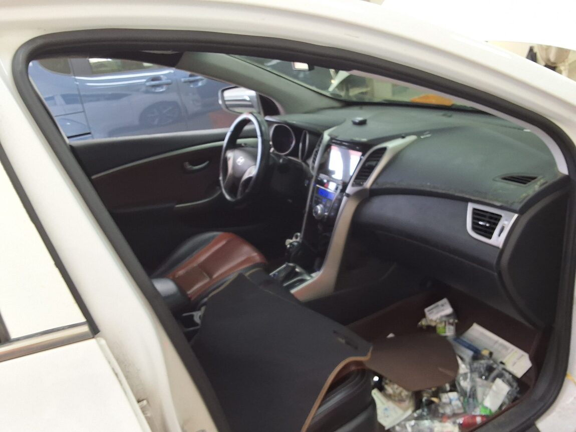 HYUNDAI NEW i30 1.6 VGT UNIQUE 2012 - zdjęcie 14