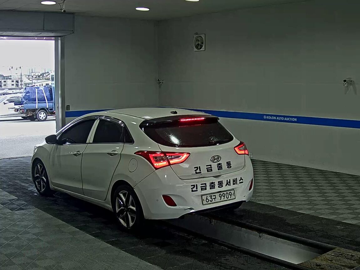 HYUNDAI NEW i30 1.6 VGT UNIQUE 2012 - zdjęcie 6