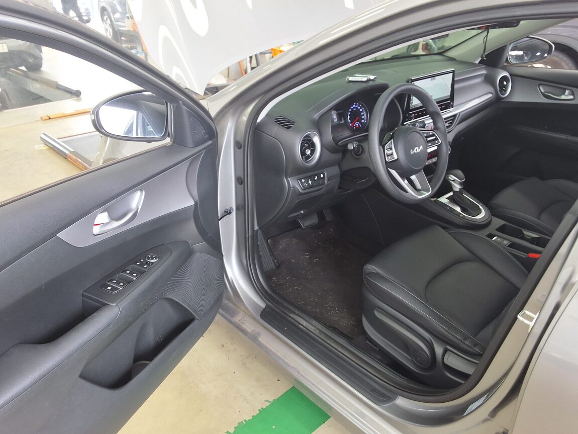 KIA THE NEW K3 1.6 GASOLINE TRENDY 2023 - zdjęcie 11