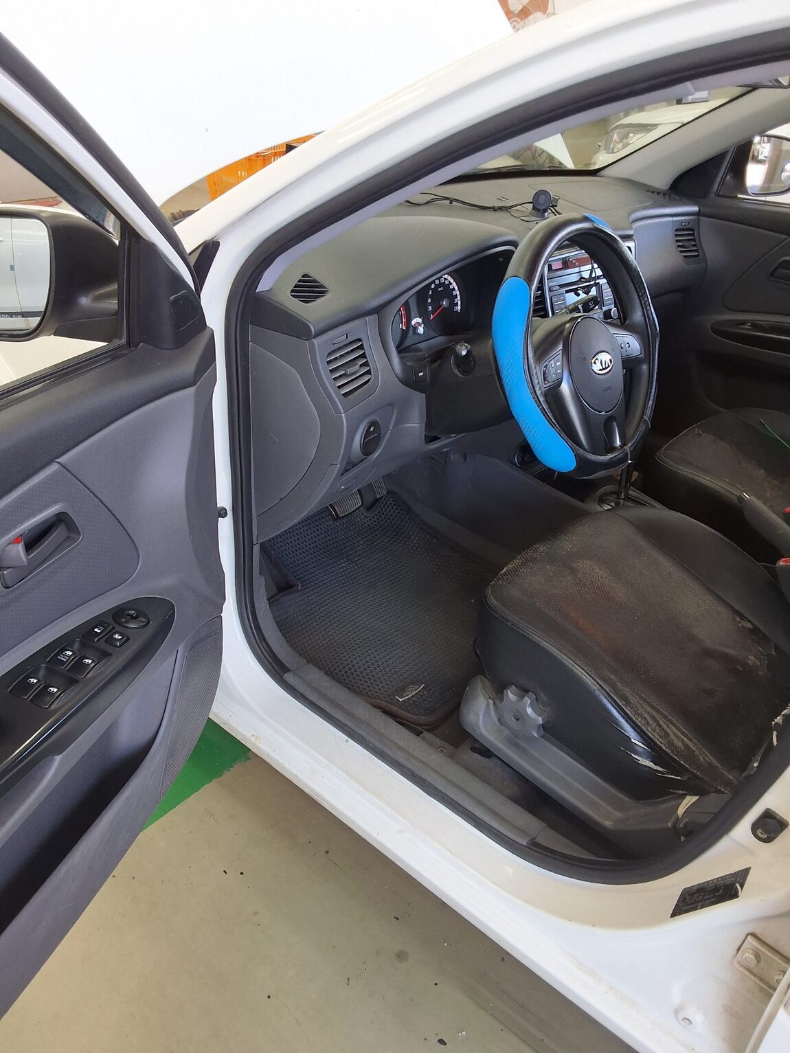 KIA PRIDE (NEW) 4-DOOR 1.4 DOHC LX 2011 - zdjęcie 10