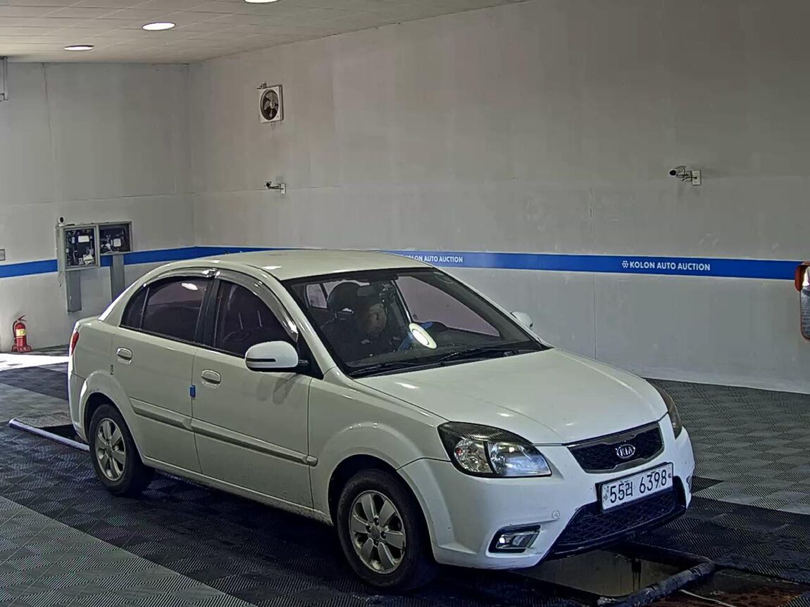 KIA PRIDE (NEW) 4-DOOR 1.4 DOHC LX 2011 - zdjęcie 3
