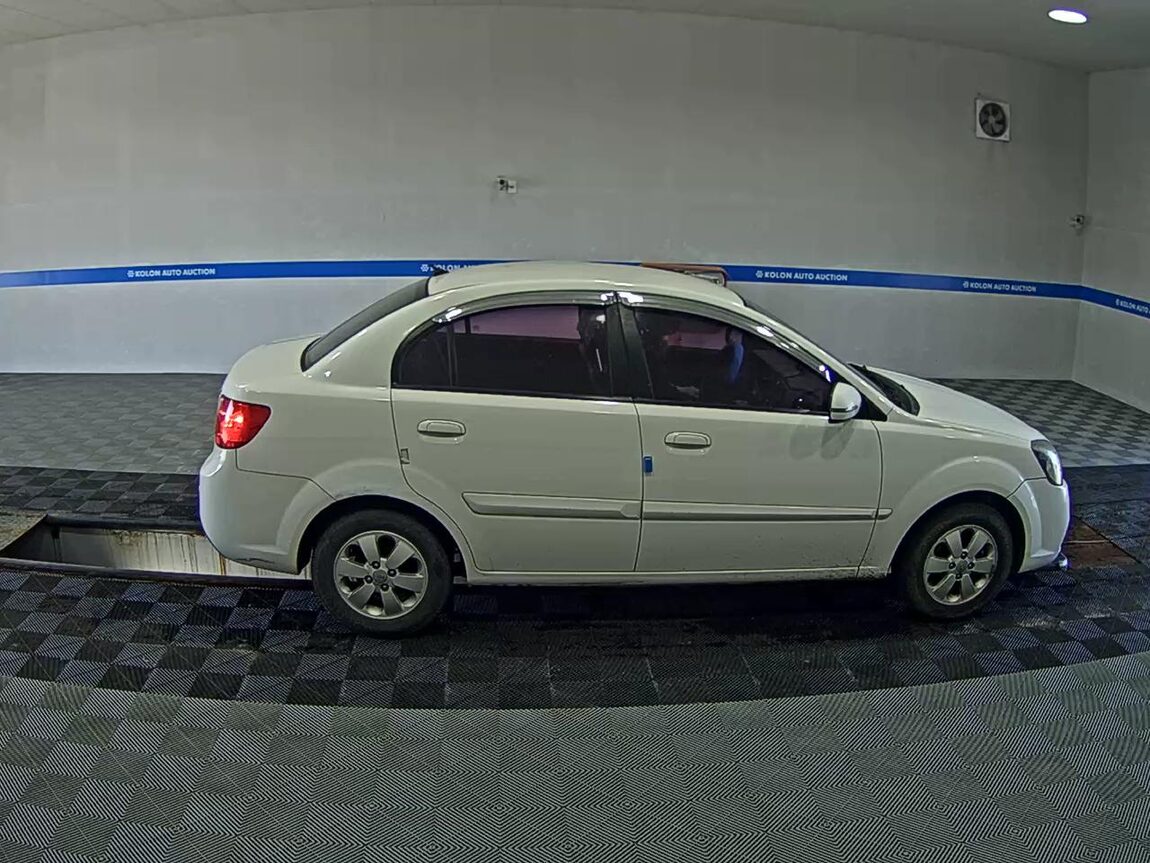 KIA PRIDE (NEW) 4-DOOR 1.4 DOHC LX 2011 - zdjęcie 4