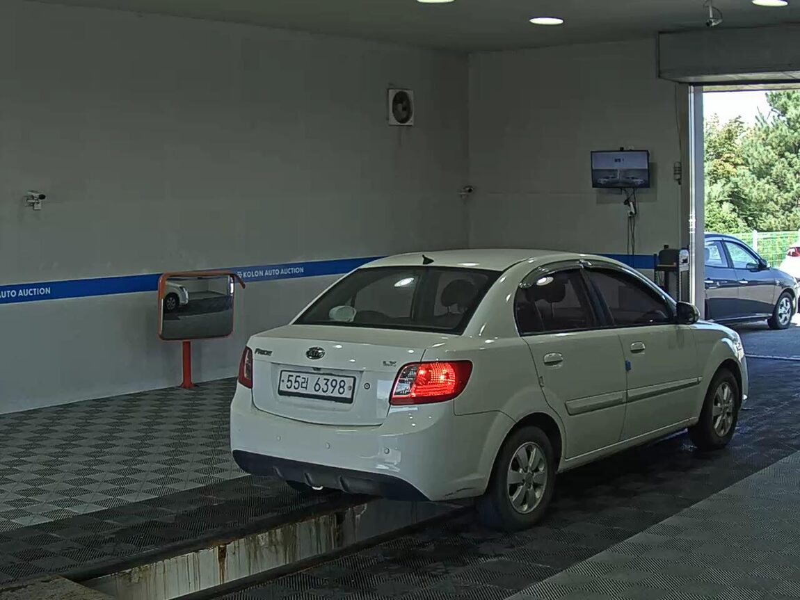 KIA PRIDE (NEW) 4-DOOR 1.4 DOHC LX 2011 - zdjęcie 5