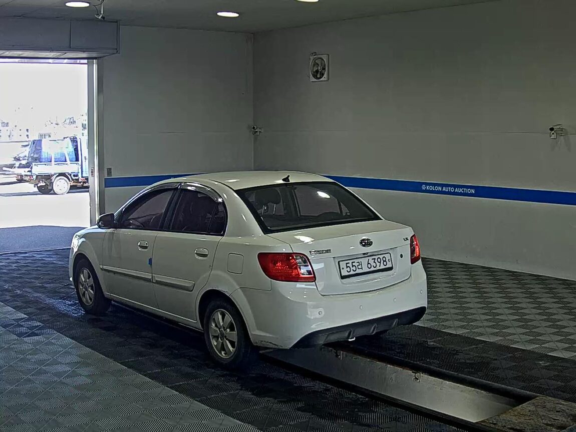 KIA PRIDE (NEW) 4-DOOR 1.4 DOHC LX 2011 - zdjęcie 6