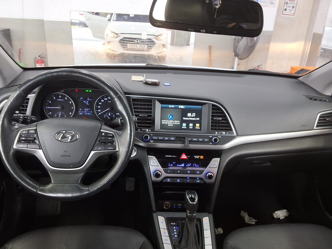 HYUNDAI AVANTE AD 1.6 GDi SMART 2016 - zdjęcie 11