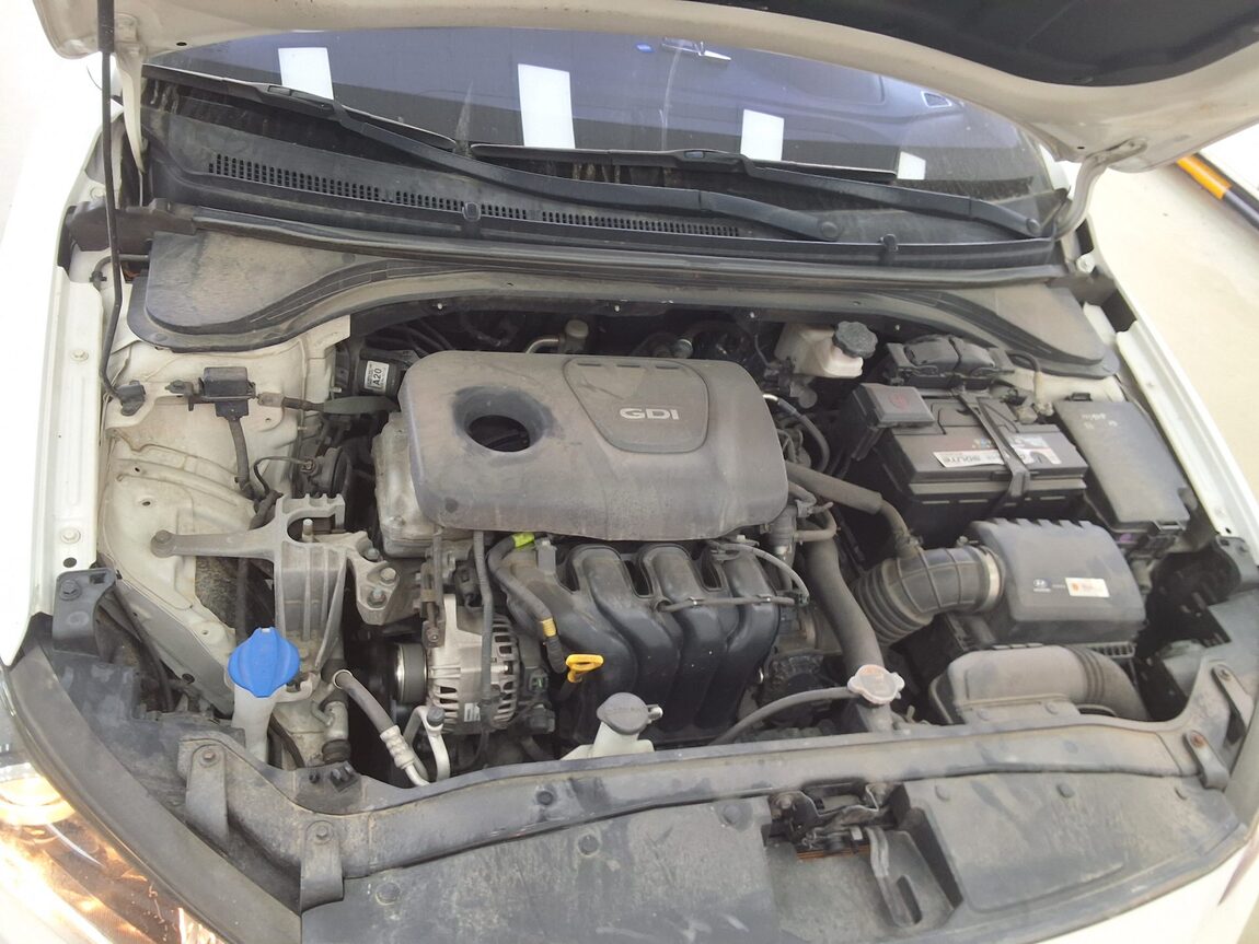 HYUNDAI AVANTE AD 1.6 GDi SMART 2016 - zdjęcie 18