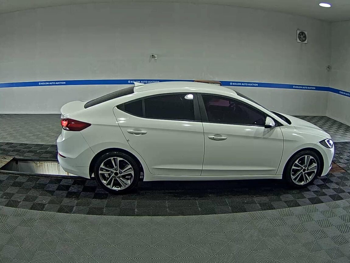 HYUNDAI AVANTE AD 1.6 GDi SMART 2016 - zdjęcie 4