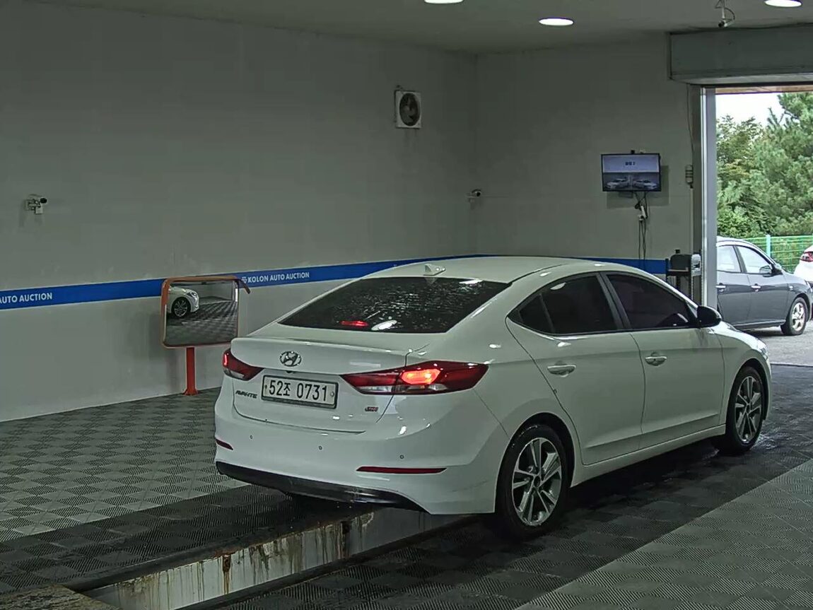 HYUNDAI AVANTE AD 1.6 GDi SMART 2016 - zdjęcie 5