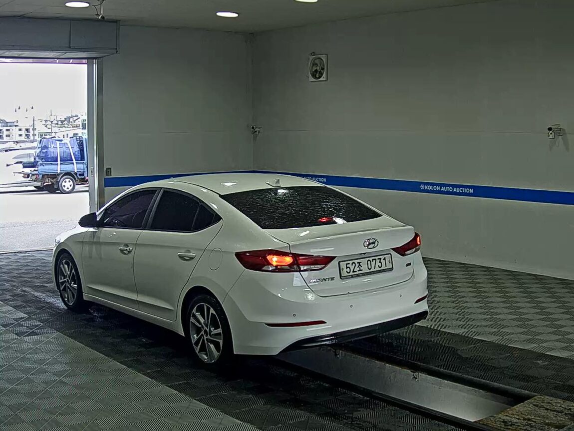 HYUNDAI AVANTE AD 1.6 GDi SMART 2016 - zdjęcie 6
