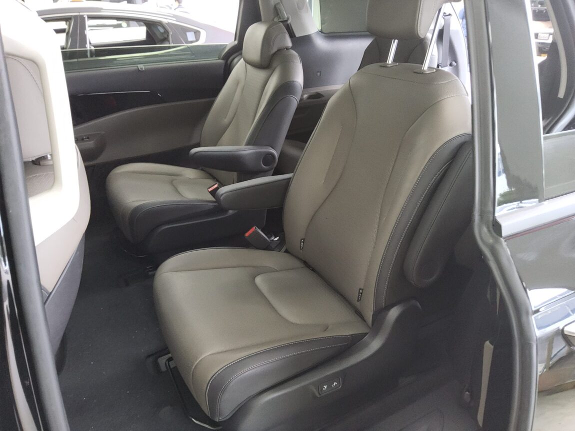KIA THE NEW CARNIVAL HYBRID (KA4) 1.6 HEV 9-SEATER SIGNATURE 2024 - zdjęcie 12