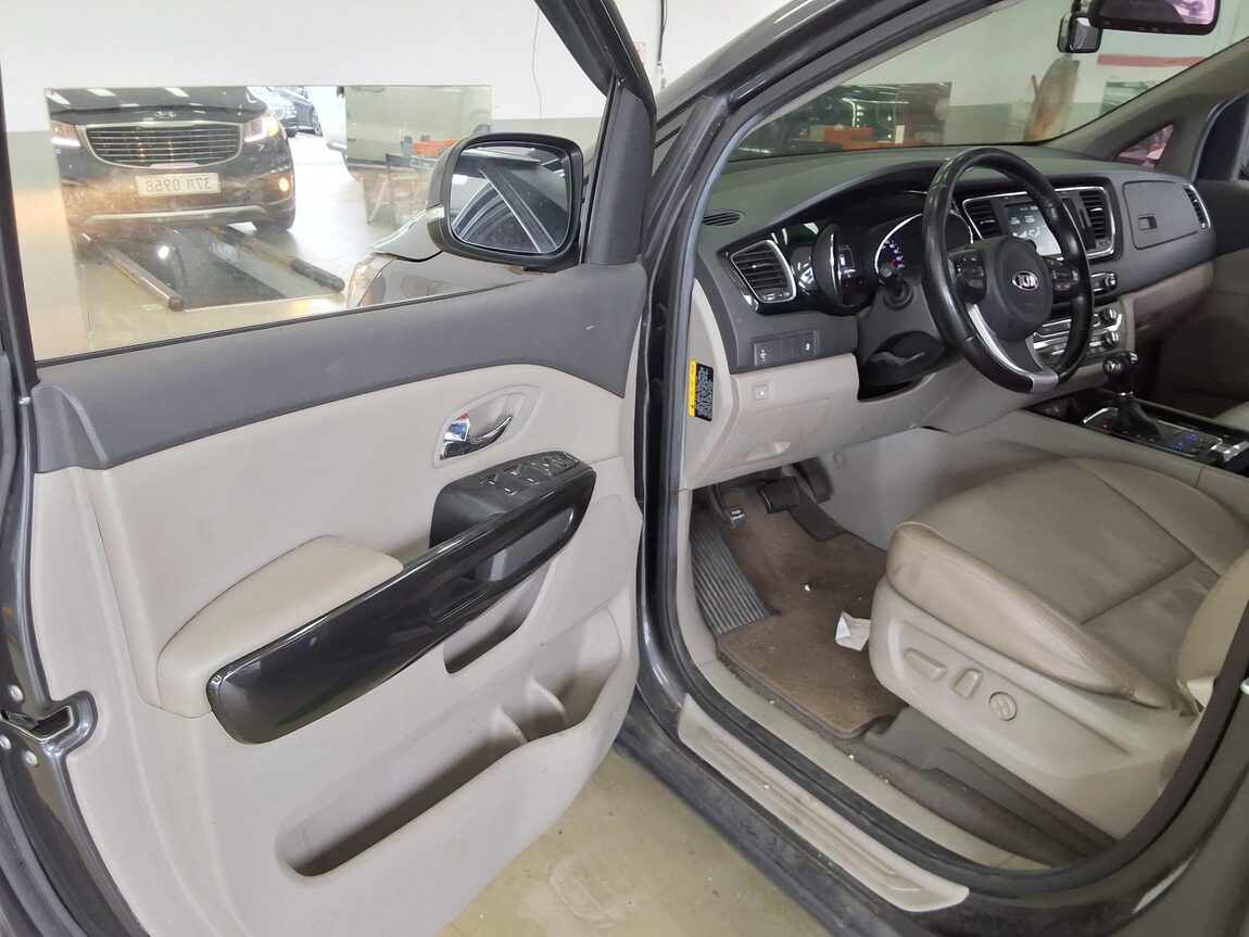 KIA ALL NEW CARNIVAL 9-SEATER DIESEL PRESTIGE 2016 - zdjęcie 10