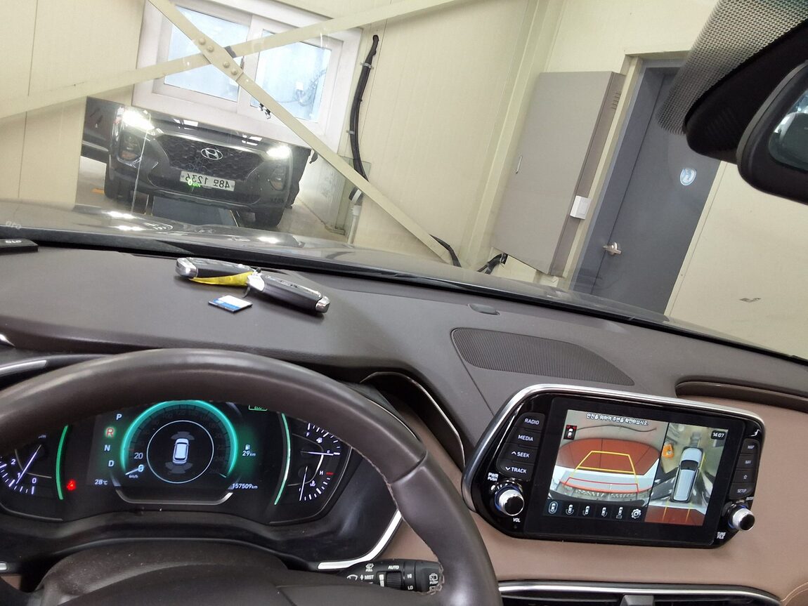 HYUNDAI SANTA FE (TM) R2.2 4WD PRESTIGE 2019 - zdjęcie 25