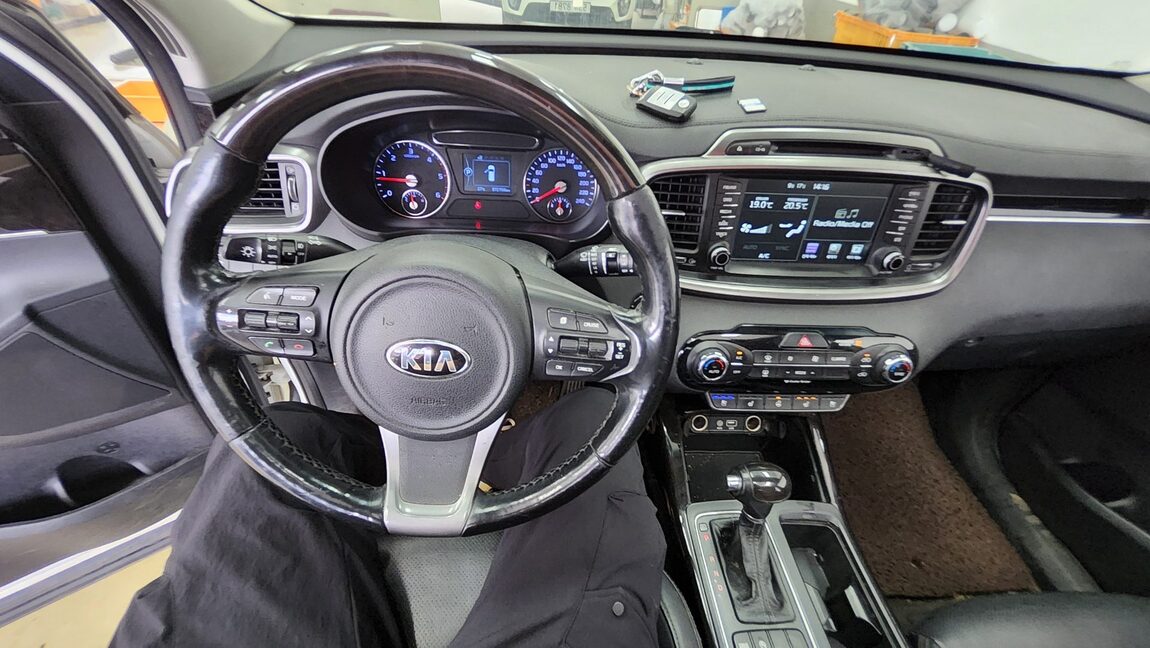 KIA ALL NEW SORENTO R2.0 2WD PRESTIGE 2017 - zdjęcie 18
