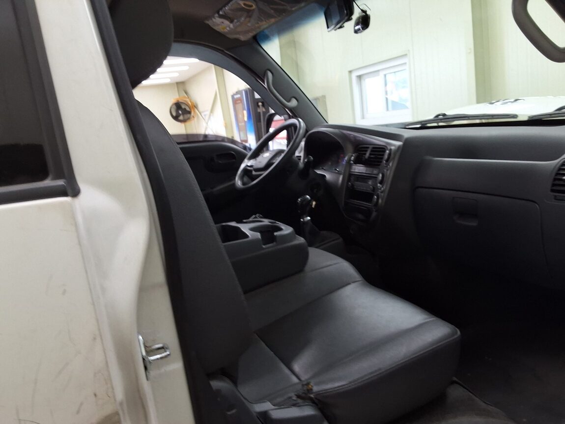 KIA BONGO III CARGO BUILT-IN BOX TRUCK 1 TON KING CAB 2017 - zdjęcie 12