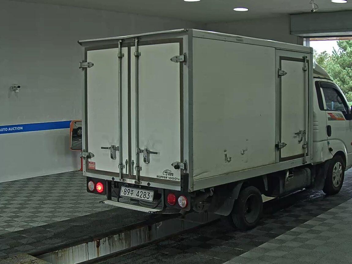KIA BONGO III CARGO BUILT-IN BOX TRUCK 1 TON KING CAB 2017 - zdjęcie 5