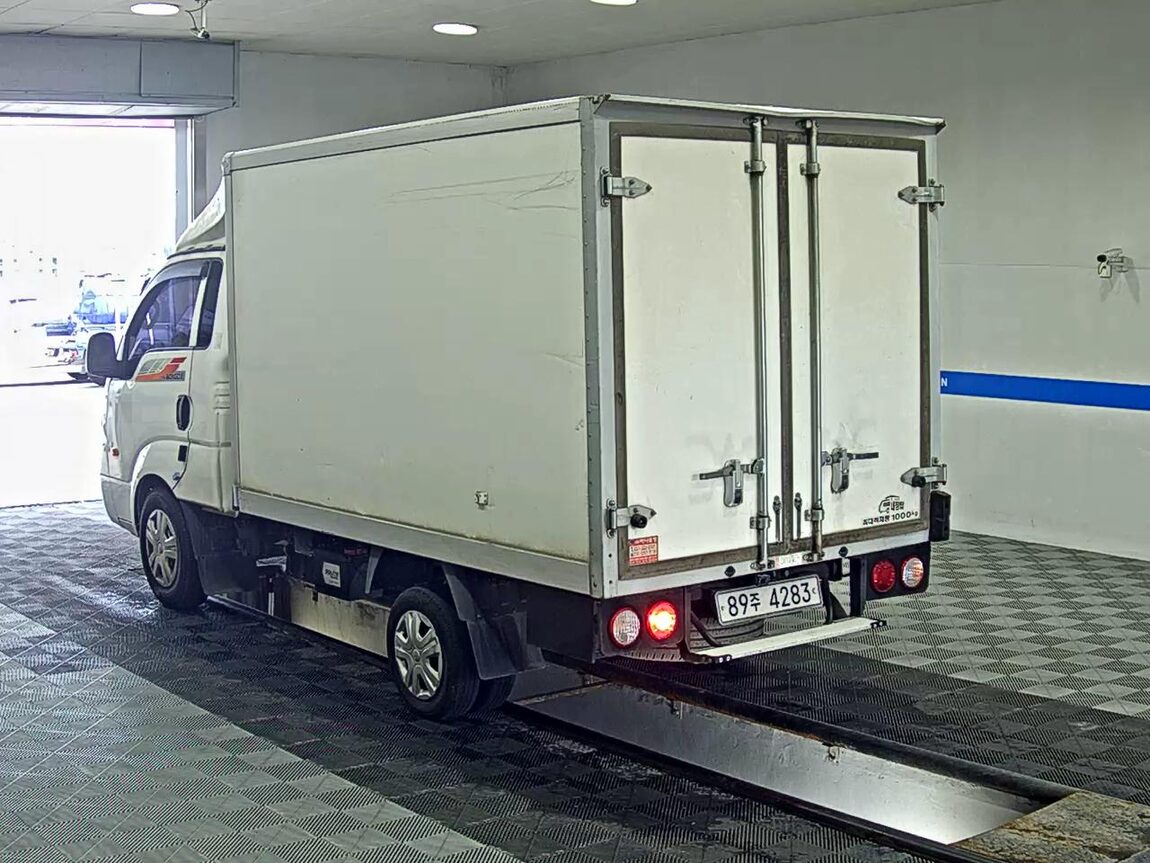 KIA BONGO III CARGO BUILT-IN BOX TRUCK 1 TON KING CAB 2017 - zdjęcie 6