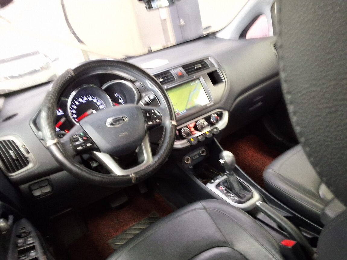 KIA ALL NEW PRIDE 4-DOOR 1.4 MPI DELUXE 2012 - zdjęcie 12