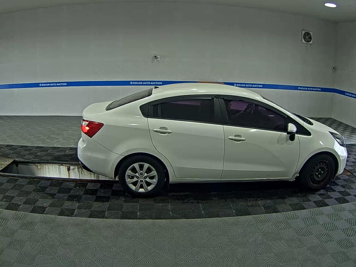 KIA ALL NEW PRIDE 4-DOOR 1.4 MPI DELUXE 2012 - zdjęcie 4