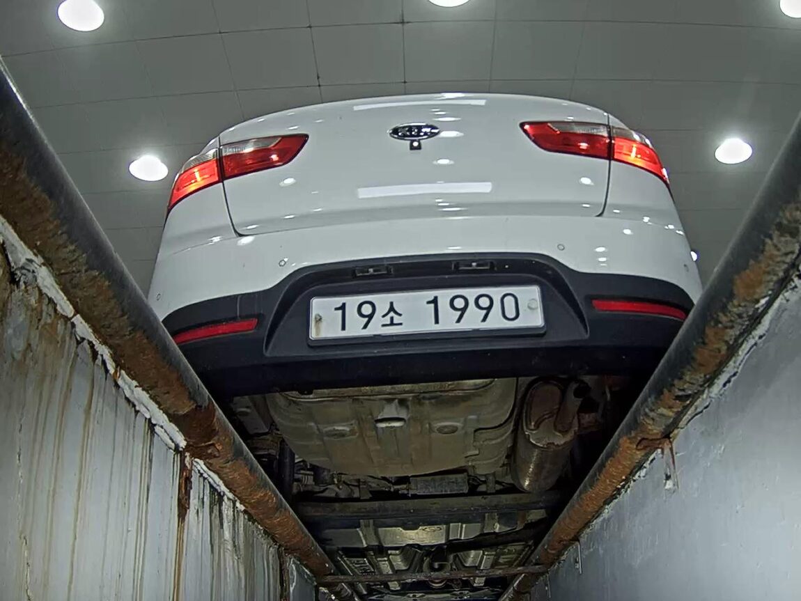 KIA ALL NEW PRIDE 4-DOOR 1.4 MPI DELUXE 2012 - zdjęcie 8