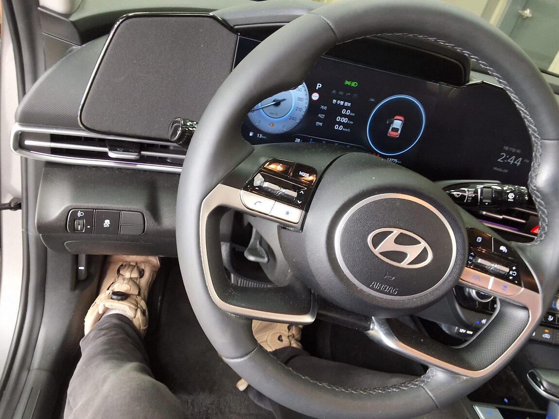 HYUNDAI THE NEW AVANTE (CN7) GASOLINE 1.6 MODERN 2025 - zdjęcie 23