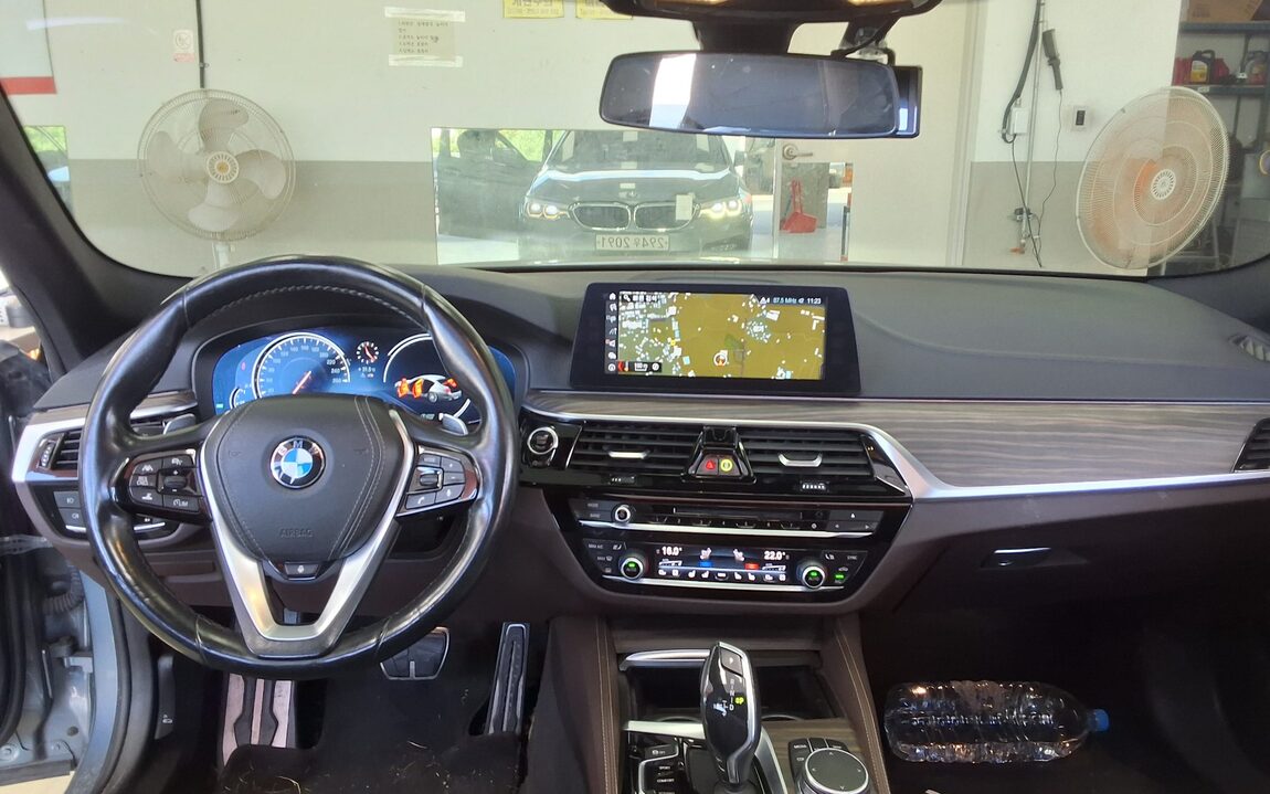 BMW 5 SERIES (7TH GEN) 530i xDRIVE M SPORT PACK PLUS 2017 - zdjęcie 11