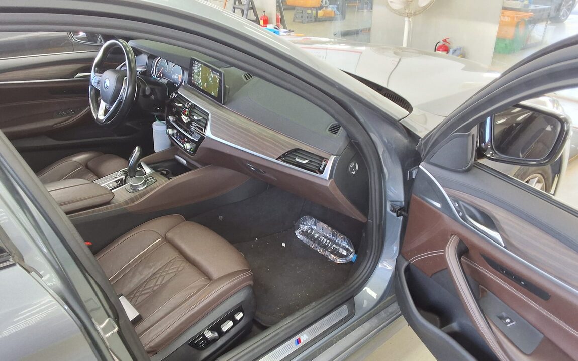 BMW 5 SERIES (7TH GEN) 530i xDRIVE M SPORT PACK PLUS 2017 - zdjęcie 14