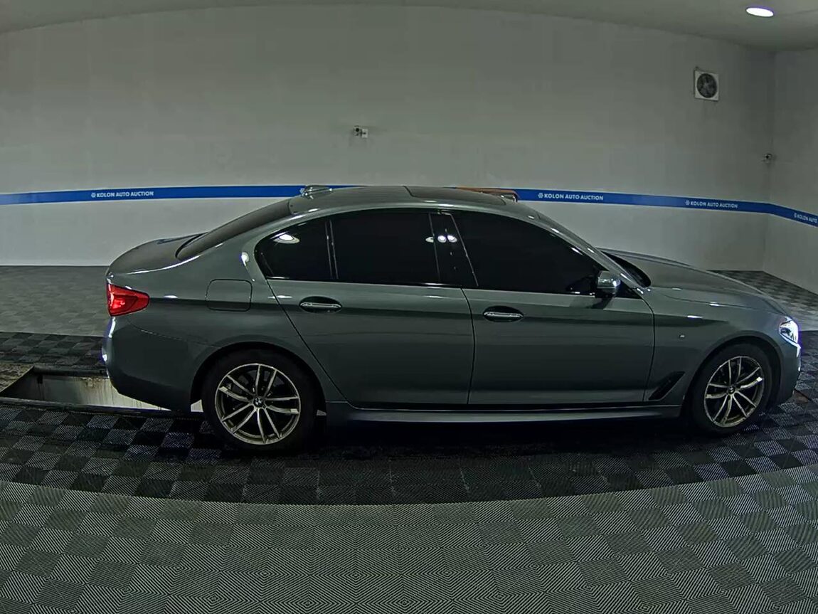 BMW 5 SERIES (7TH GEN) 530i xDRIVE M SPORT PACK PLUS 2017 - zdjęcie 4
