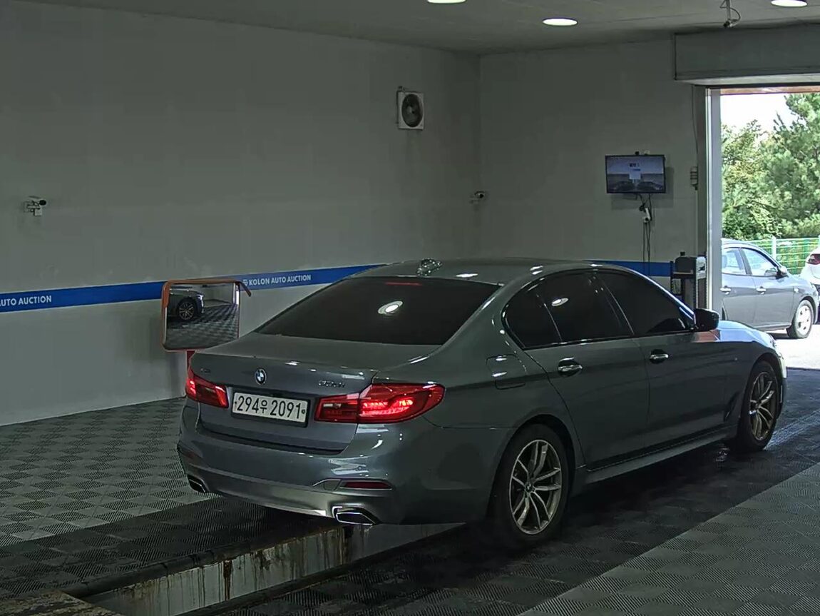 BMW 5 SERIES (7TH GEN) 530i xDRIVE M SPORT PACK PLUS 2017 - zdjęcie 5