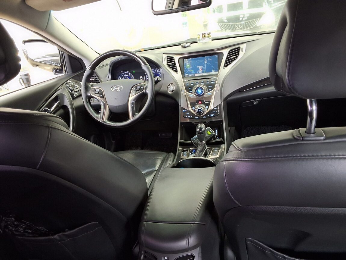 HYUNDAI GRANDEUR HG HG 300 EXCLUSIVE 2013 - zdjęcie 11