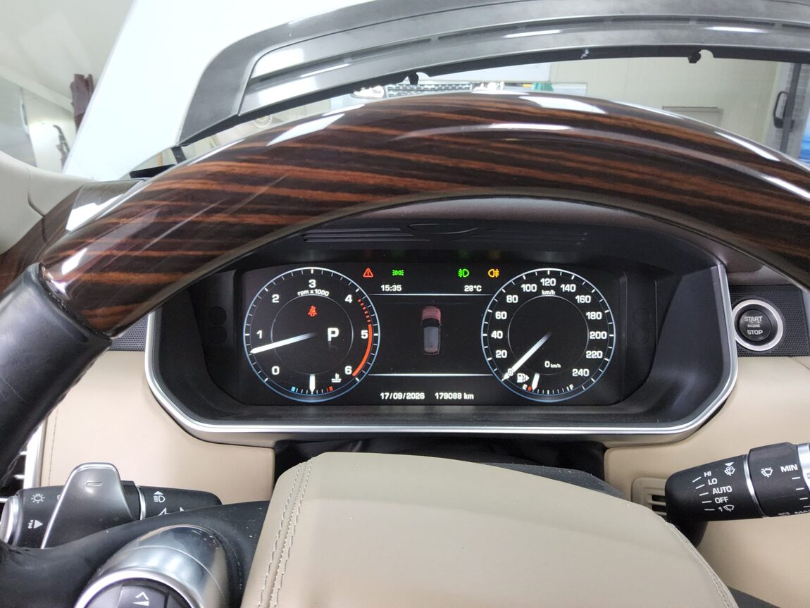 LAND ROVER RANGE ROVER (4TH GEN) 4.4 SDV8 AB 2016 - zdjęcie 9