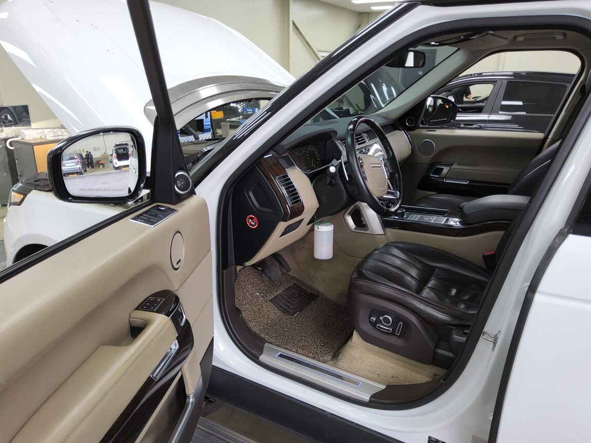LAND ROVER RANGE ROVER (4TH GEN) 4.4 SDV8 AB 2016 - zdjęcie 10