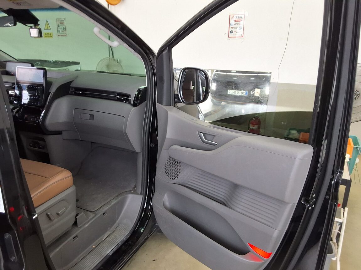 HYUNDAI STARIA 2.2 DIESEL LOUNGE 9-SEATER 2WD PRESTIGE 2022 - zdjęcie 13