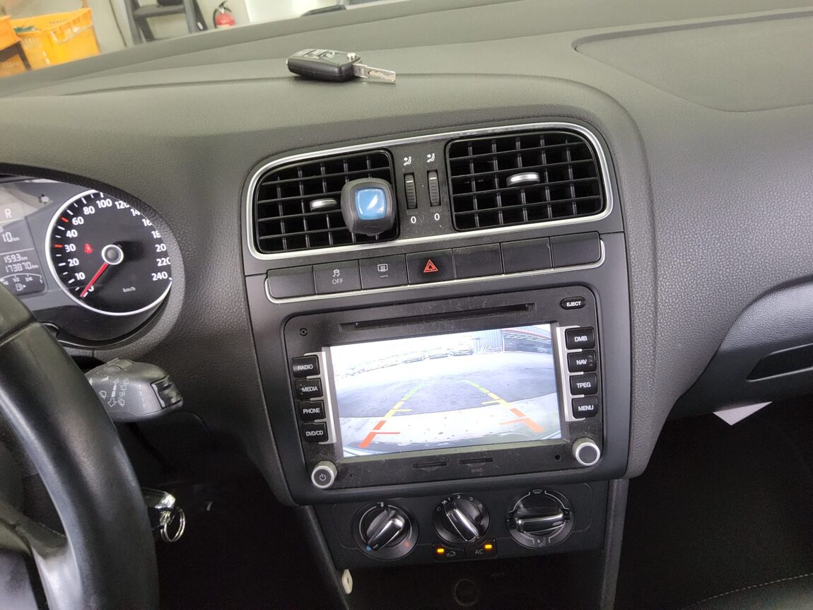 VOLKSWAGEN THE NEW POLO (5TH GEN) 1.6 TDI R LINE 2014 - zdjęcie 17