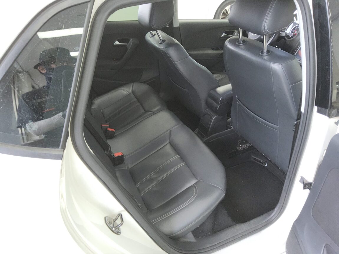 VOLKSWAGEN THE NEW POLO (5TH GEN) 1.6 TDI R LINE 2014 - zdjęcie 13