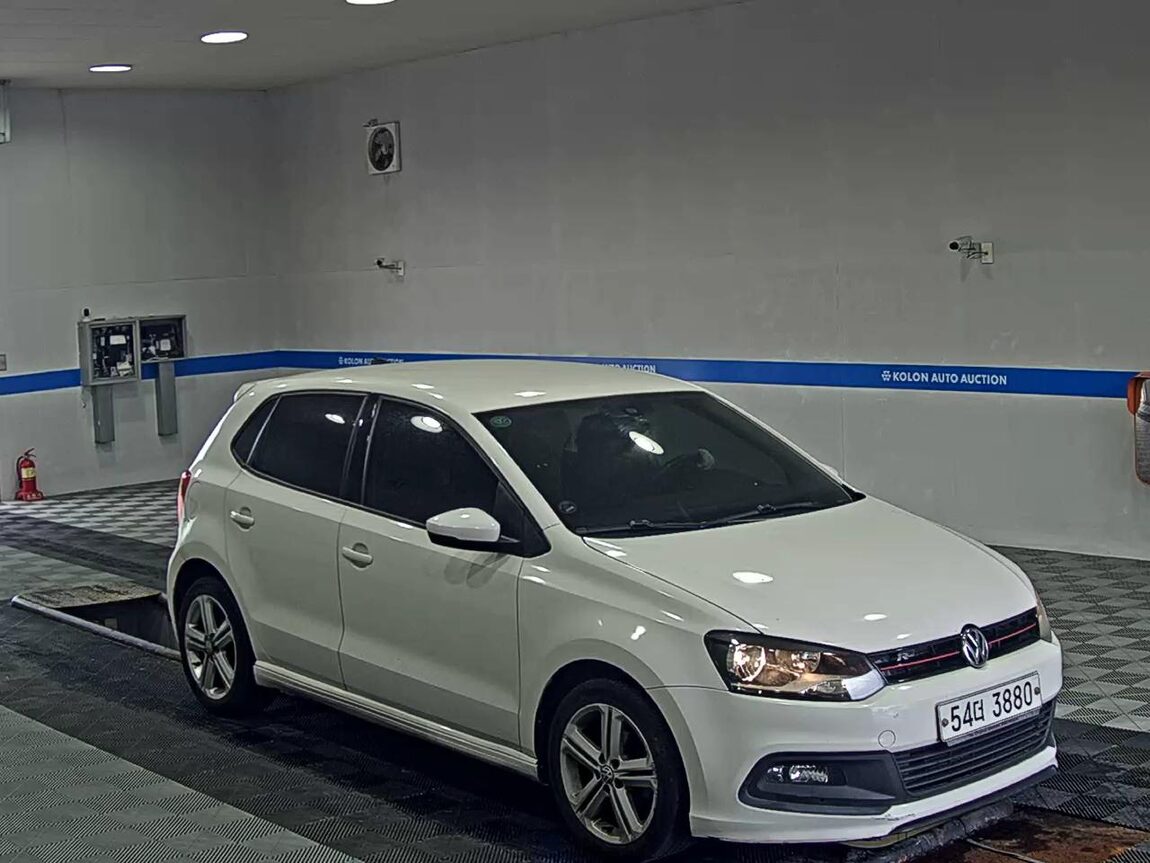 VOLKSWAGEN THE NEW POLO (5TH GEN) 1.6 TDI R LINE 2014 - zdjęcie 3
