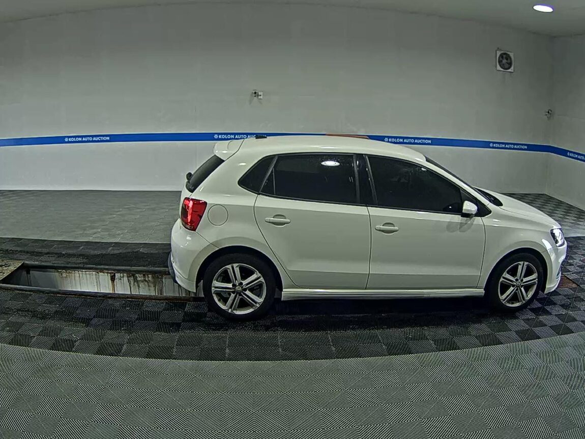 VOLKSWAGEN THE NEW POLO (5TH GEN) 1.6 TDI R LINE 2014 - zdjęcie 4