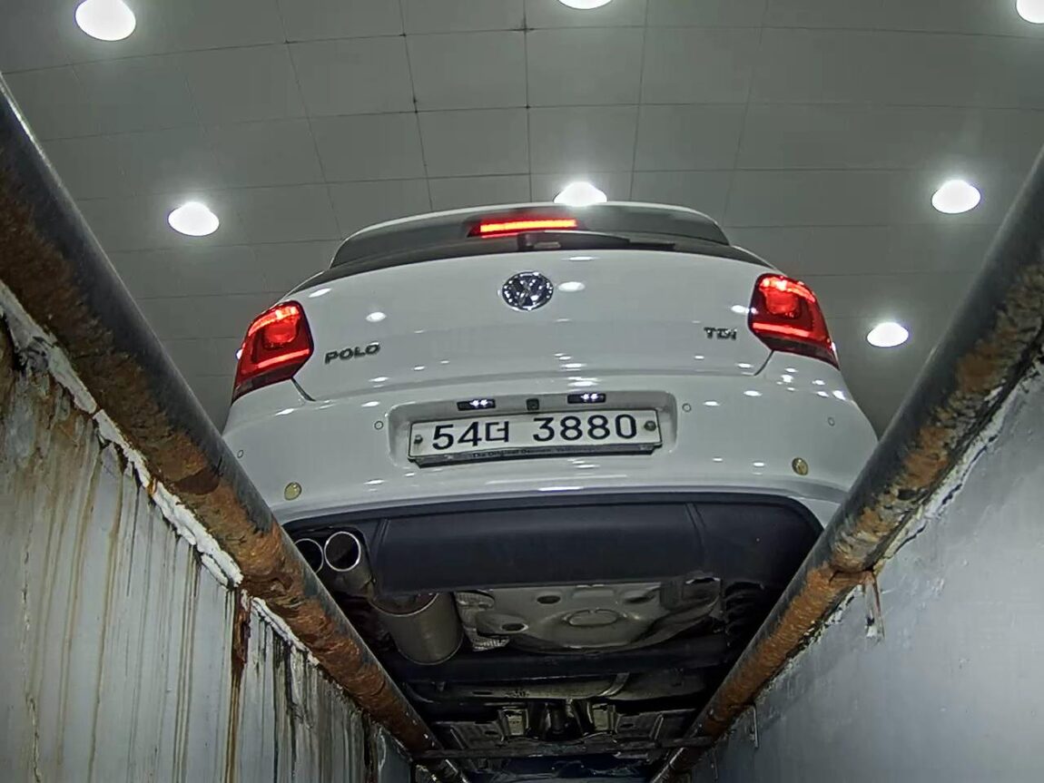VOLKSWAGEN THE NEW POLO (5TH GEN) 1.6 TDI R LINE 2014 - zdjęcie 8