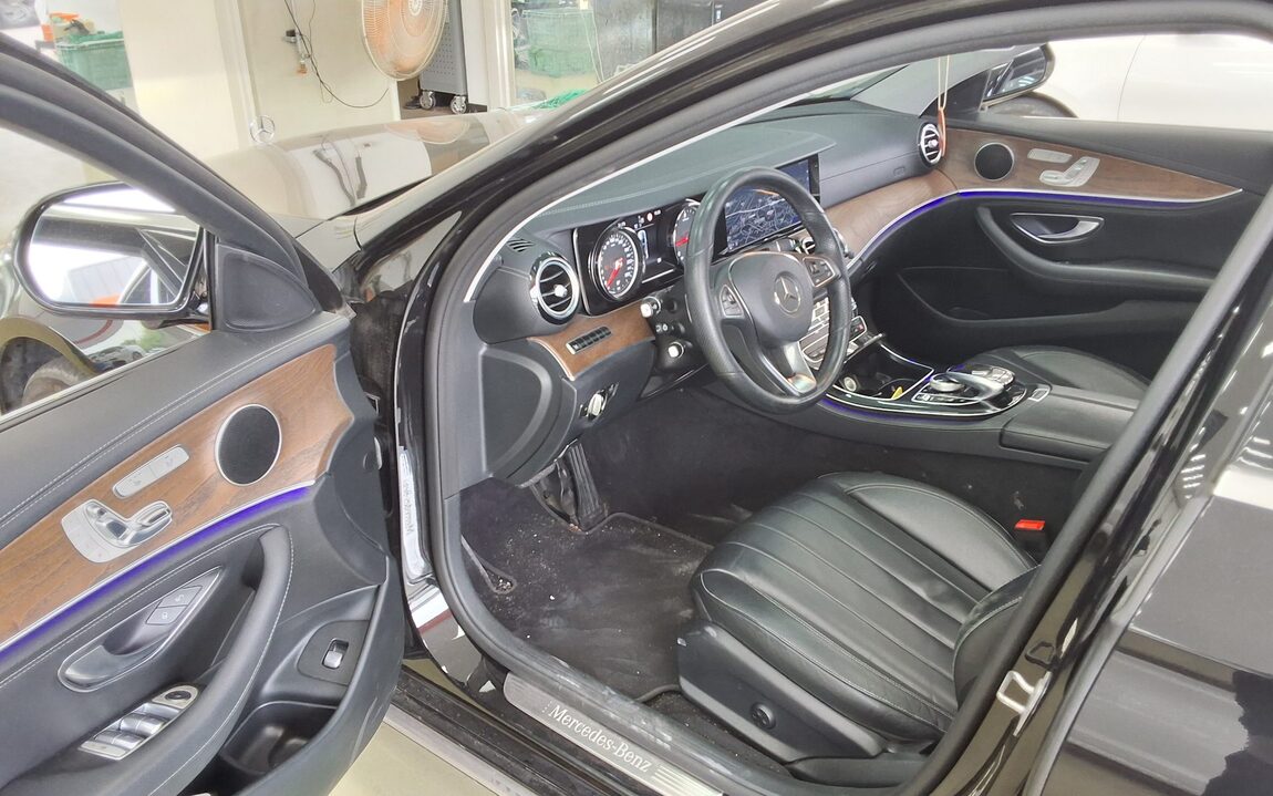 MERCEDES-BENZ E-CLASS (5TH GEN) E220d 4MATIC EXCLUSIVE 2017 - zdjęcie 10