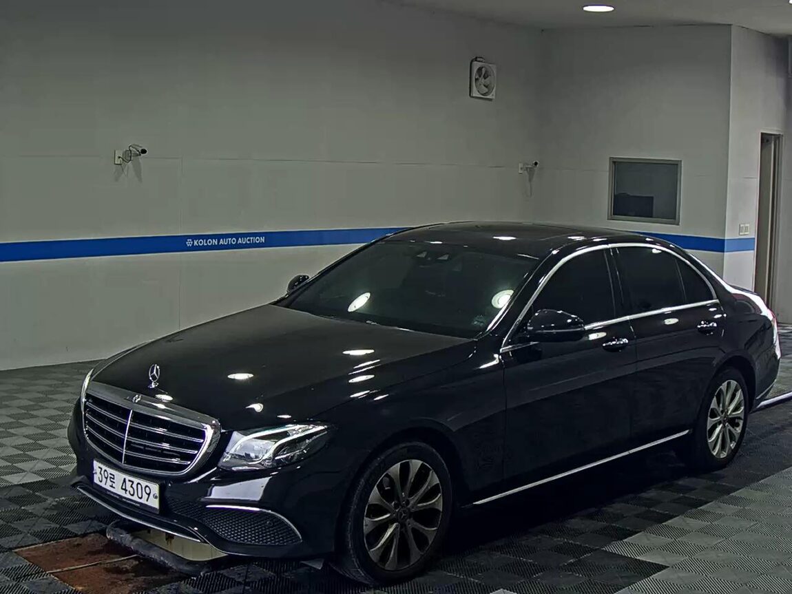MERCEDES-BENZ E-CLASS (5TH GEN) E220d 4MATIC EXCLUSIVE 2017 - zdjęcie 2