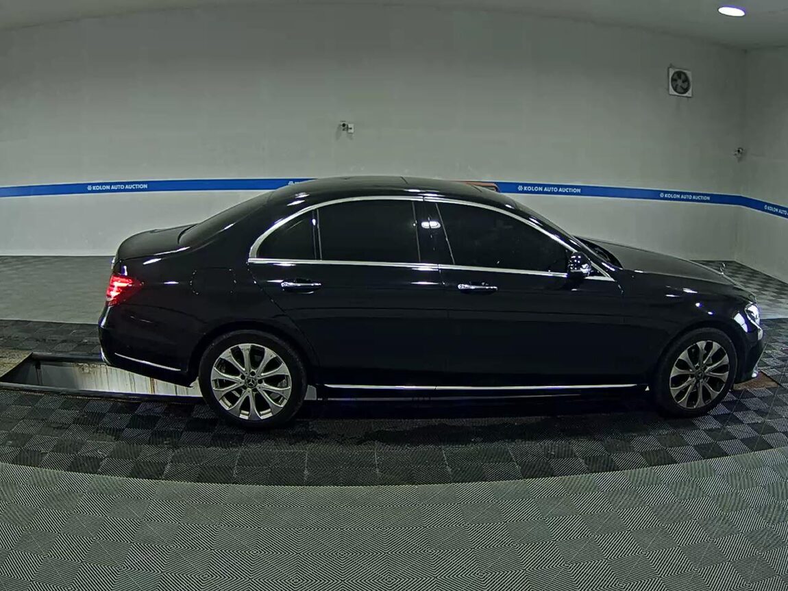 MERCEDES-BENZ E-CLASS (5TH GEN) E220d 4MATIC EXCLUSIVE 2017 - zdjęcie 4