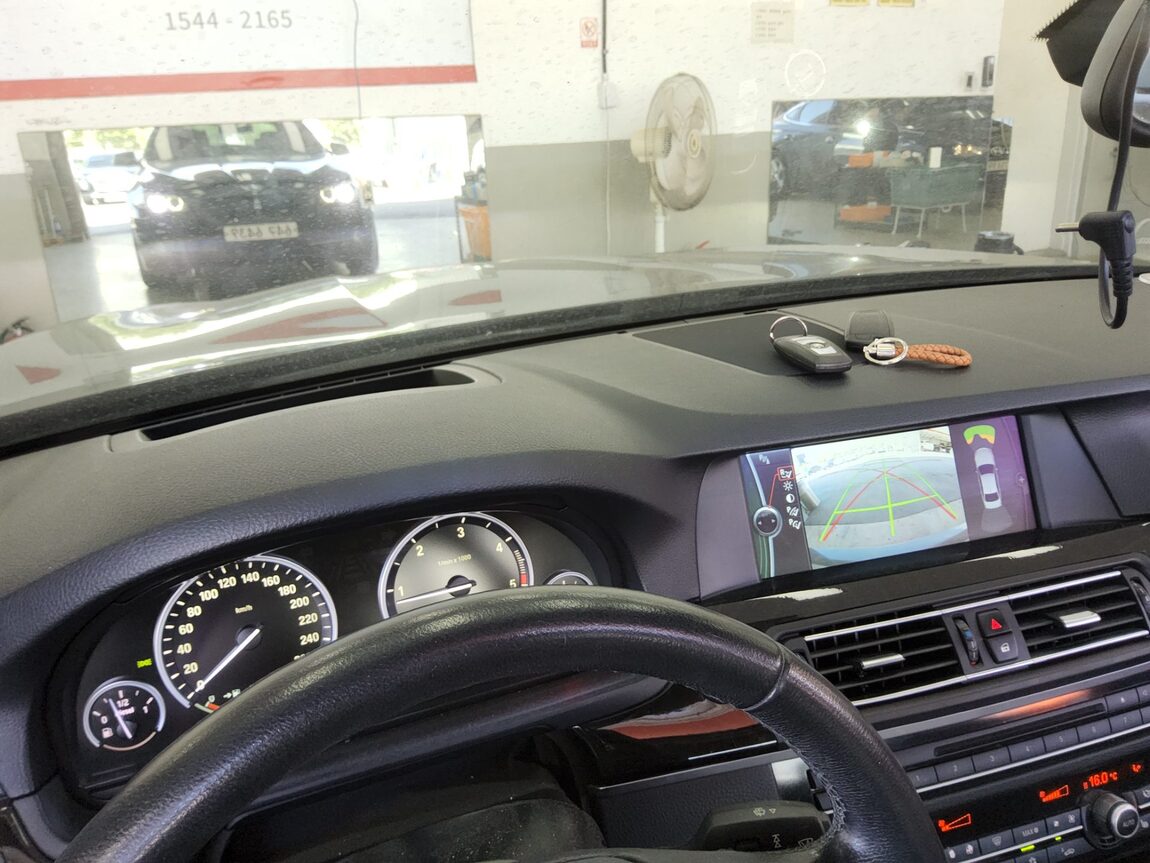 BMW 5 SERIES (6TH GEN) 520d 2011 - zdjęcie 17