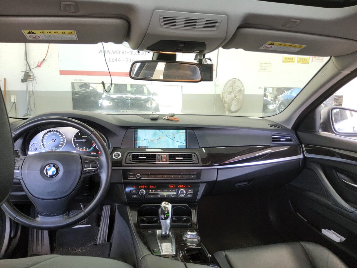 BMW 5 SERIES (6TH GEN) 520d 2011 - zdjęcie 11