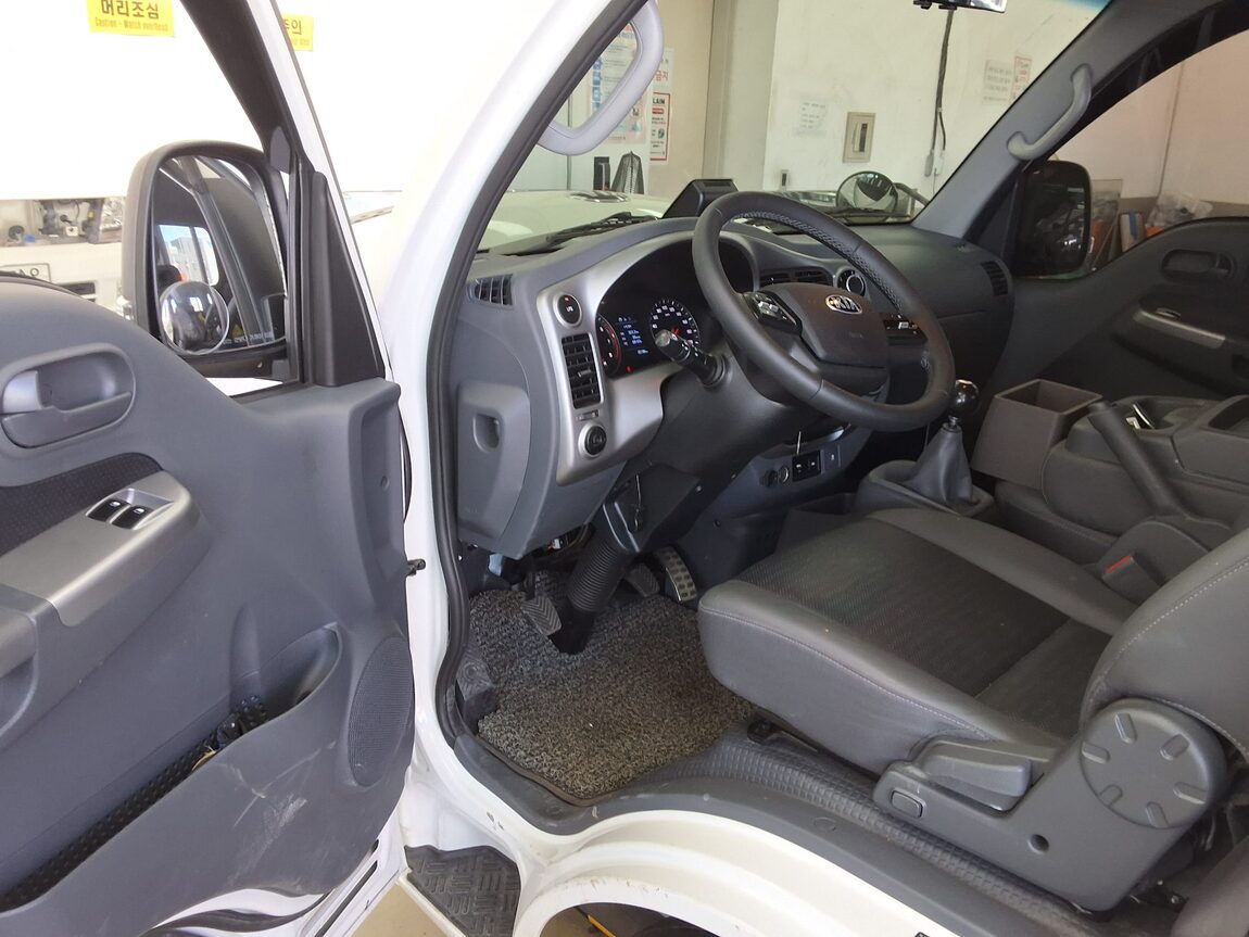 KIA THE NEW BONGO III CARGO 1 TON LPG KING CAB EXTRA LONG WHEELBASE GL 2022 - zdjęcie 10