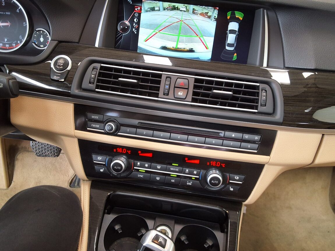 BMW 5 SERIES (6TH GEN) 520d LUXURY 2015 - zdjęcie 25